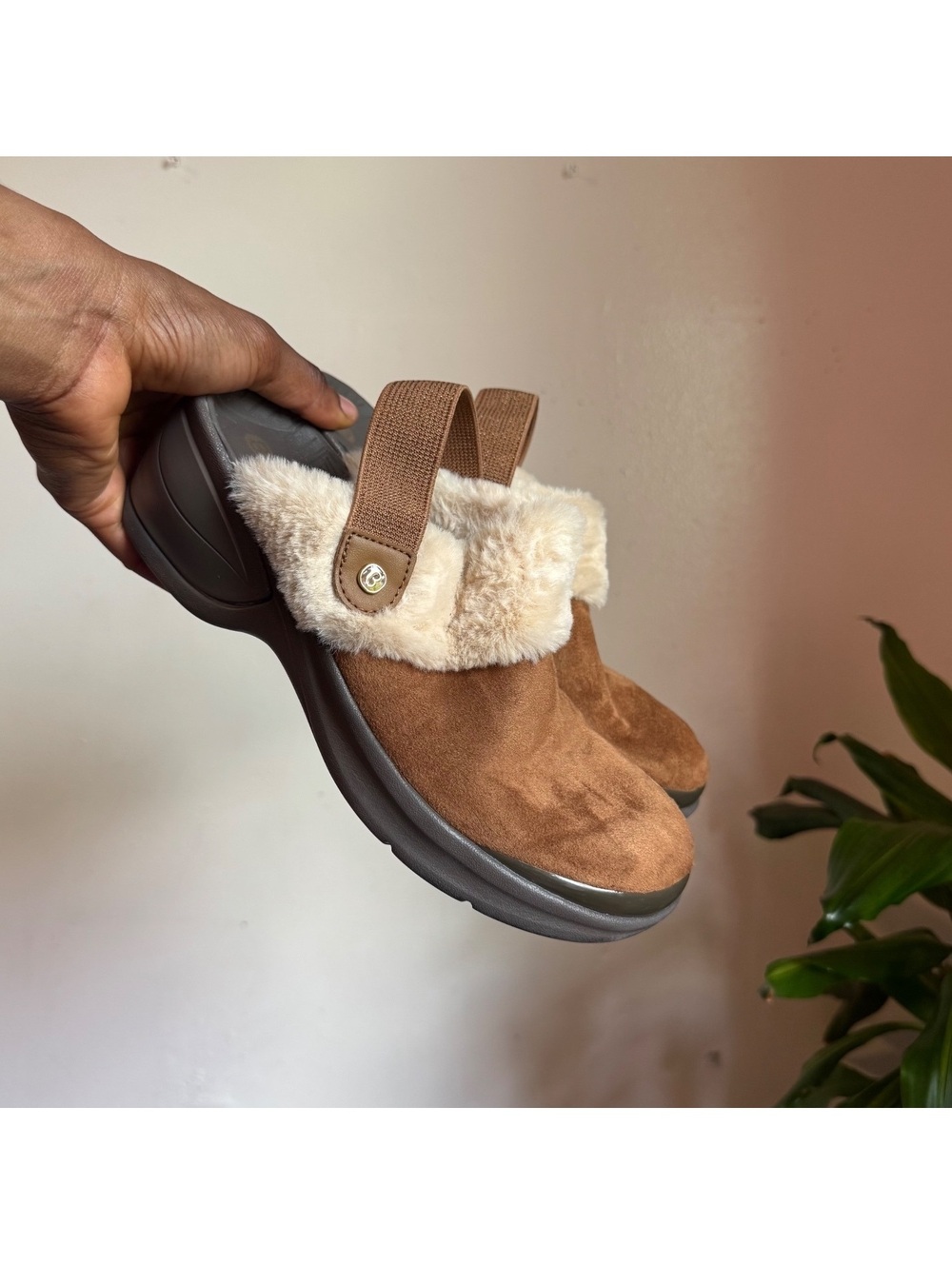 Bzees Kismet cozycore chestnut Faux Fur trim Slingback Clogs Size 7M